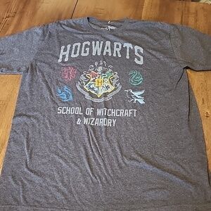 Warner Bros. Hogwarts Crest Gray Tee